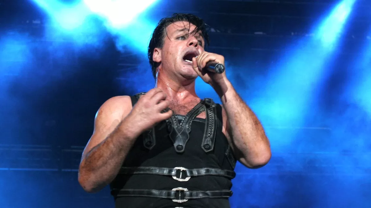 Till Lindemann De Rammstein Lanza Su Cover De Entre Dos Tierras De