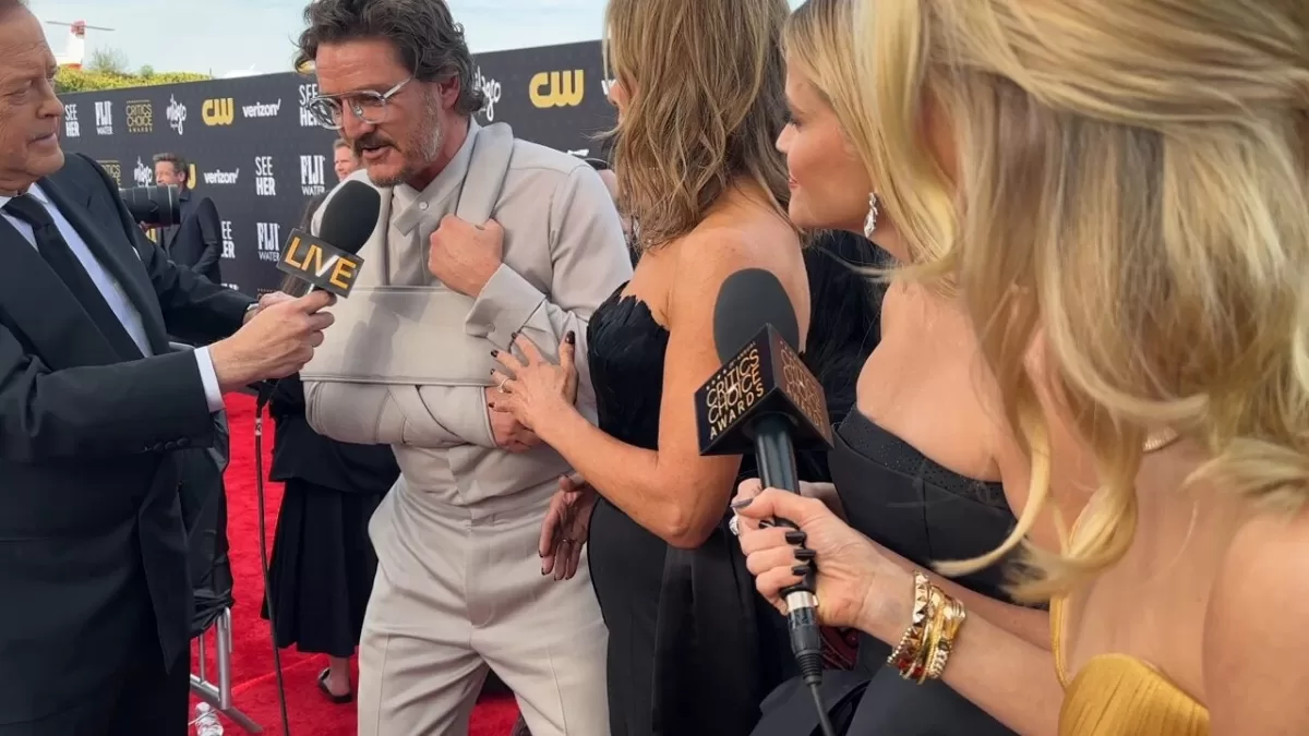 Pedro Pascal la curiosa reacción de Jennifer Aniston al verlo con su