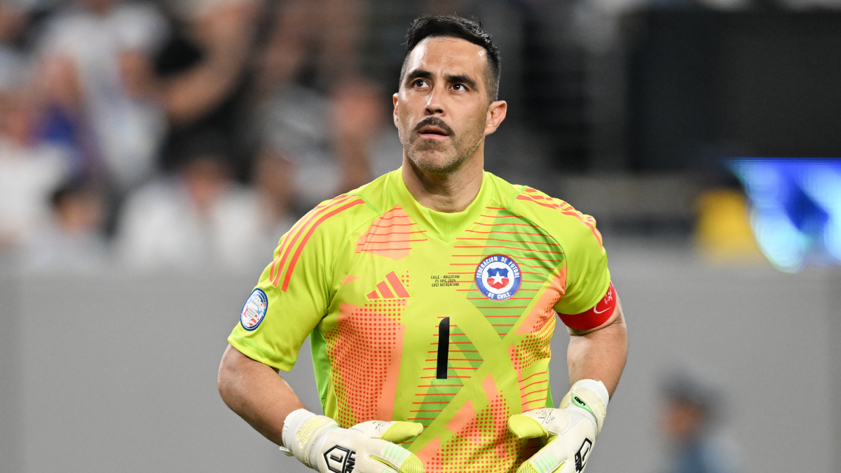 Claudio Bravo Habla Sobre Su Futuro En El F Tbol Tras Su Salida Del