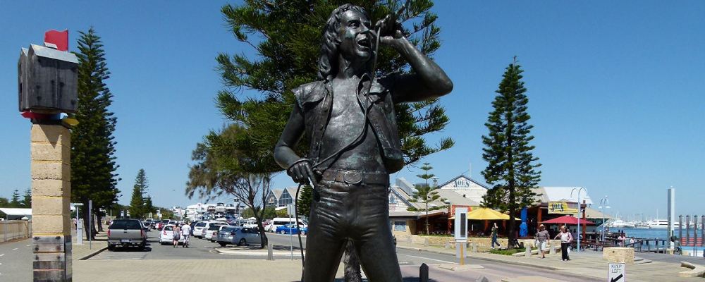 bon_scott_estatua2_lista