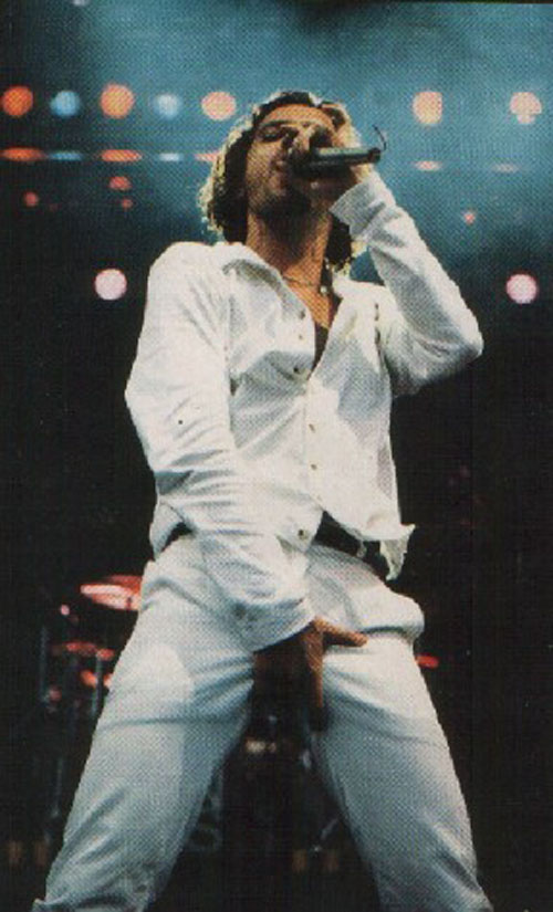 michael-hutchence-grabbing-crotch