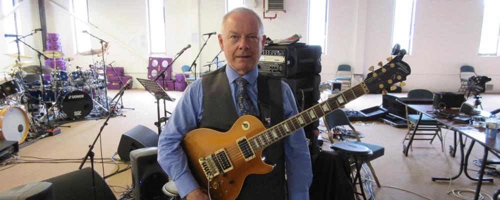 robert fripp 2014 con guitarra web