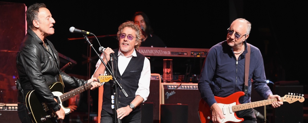 performs onstage during the MusiCares MAP Fund Benefit Concert at Best Buy Theater on May 28, 2015 in New York City. All proceeds from  this concert will benefit the MusiCares MAP Fund, which provides members of the music community access to addiction recovery treatment regardless of their financial situation.