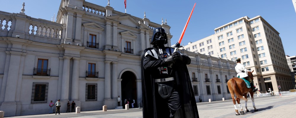 Intervención Urbana con personajes de Star Wards en Plaza de la Constitución