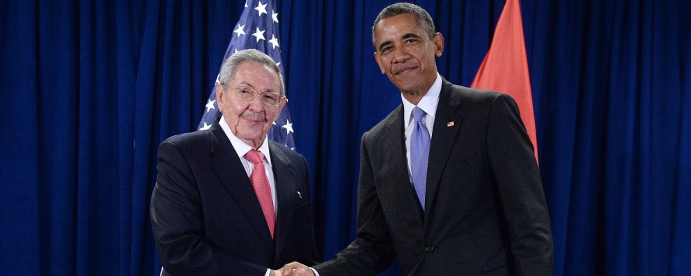 U.S. President Barack Obama (R) and President Raul Castro (L) of Cuba shake hands during a bilateral meeting at the United Nations Headquarters on September 29, 2015 in New York City.  Castro and Obama are in New York City to attend the 70th anniversary general assembly meetings. (Photo by Anthony Behar-Pool/Getty Images)