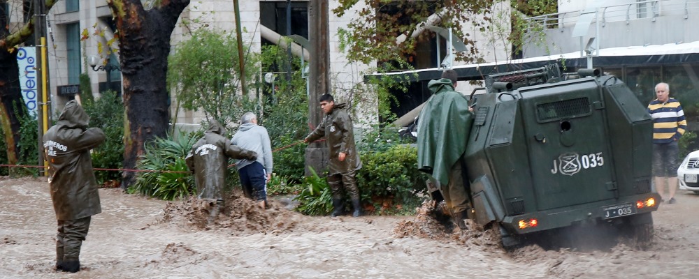 Inundacion en Av Andres Bello