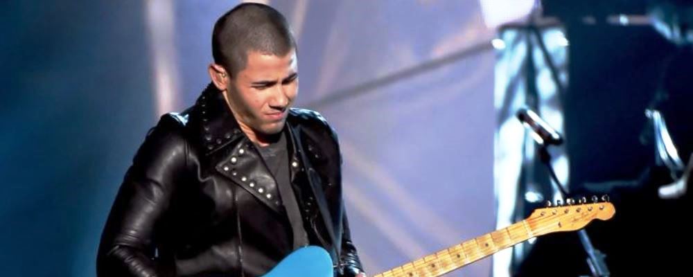 nick jonas guitarra web