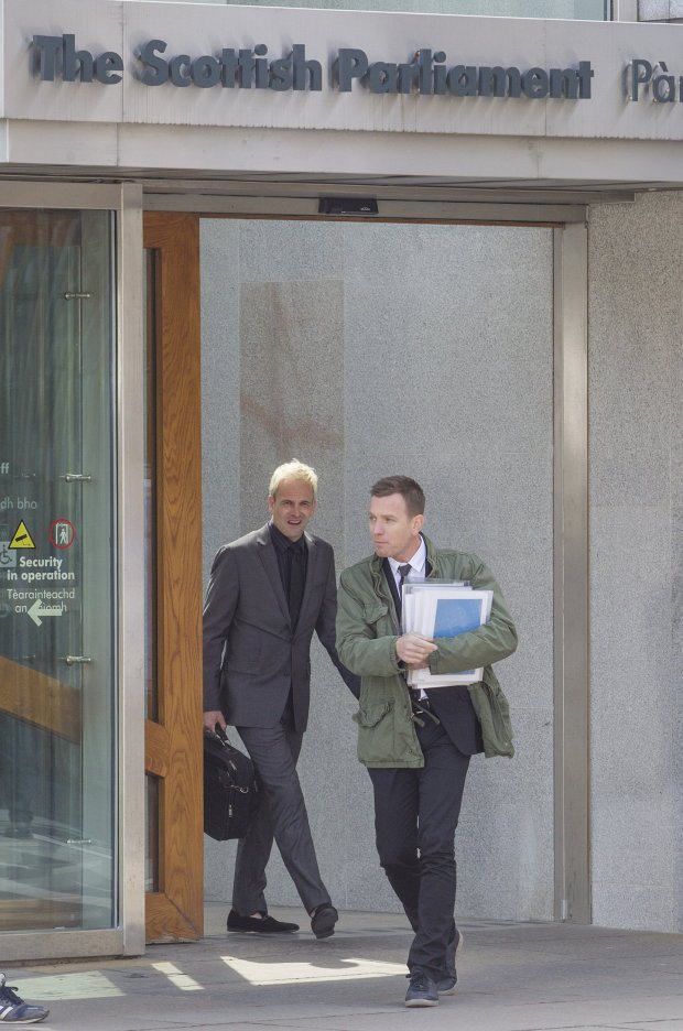 Trainspotting 2 filming outside the Scottish Parliament, with Jonny Lee Miller, Ewan McGregor and director Danny Boyle. June 4 2016.  See SWNS story SWTRAIN.