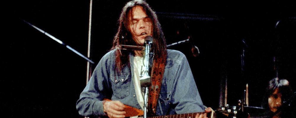 INGLEWOOD, CA - APRIL 1:  Canadian musician Neil Young performs with his band The Stray Gators at the Forum on April 1, 1973 in Inglewood, California. (Photo by Michael Ochs Archives/Getty Images)