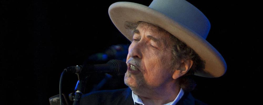 bob-dylan-2016-microfono-vertical-web