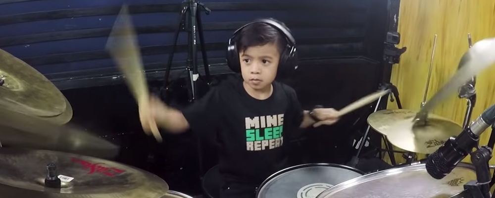 Niño de ocho años deslumbra tocando "Breed" de Meshuggah 