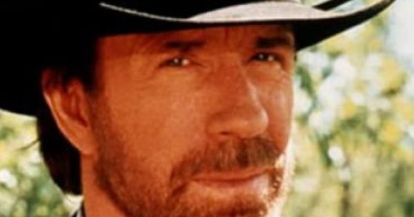 Mira Los Mejores Memes De Chuck Norris En Su Cumpleaños