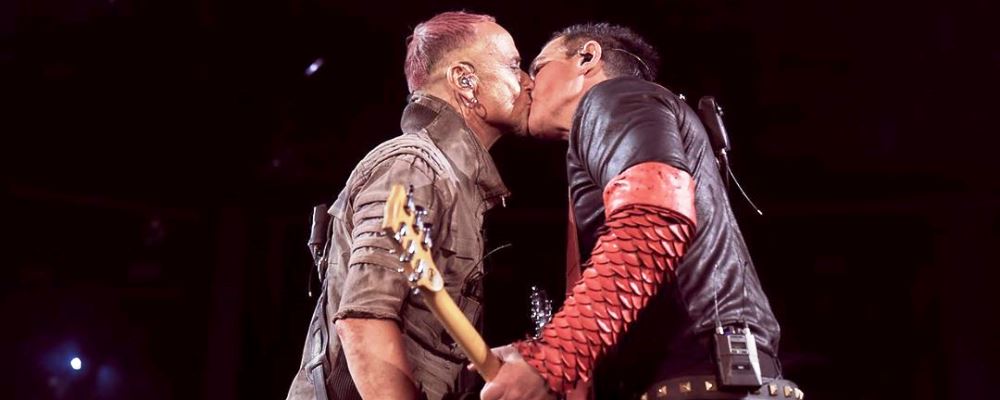 Rammstein beso lgbt web