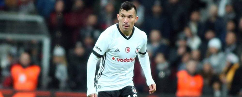 Gary Medel habría bajado su salario para poder llegar al ...