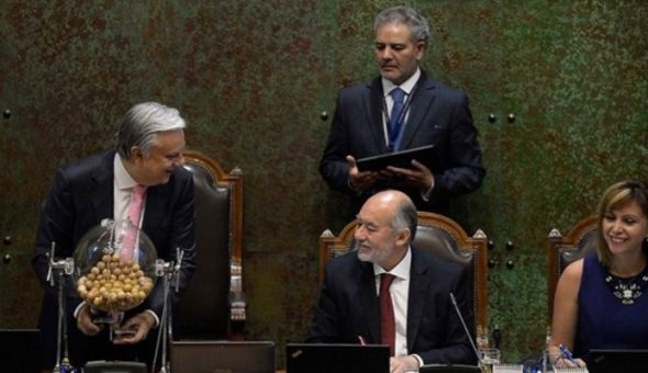 Risas provocó la elección de Joaquín Lavín Jr. para la ...