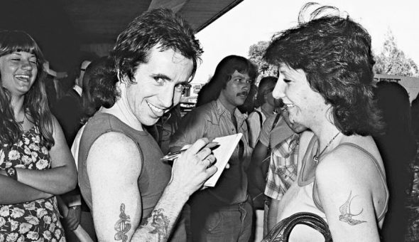 AC/DC - High Voltage (1976) - Page 6 Bon-scott-el-pais-web-590x340