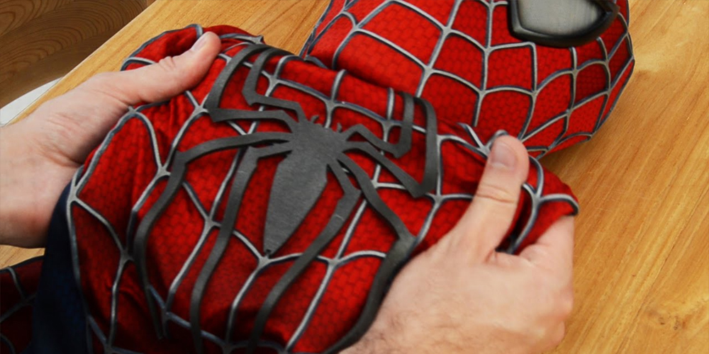 Hombre crea traje de Spider-Man funcional… y le agrega un lanzallamas —  Futuro Chile