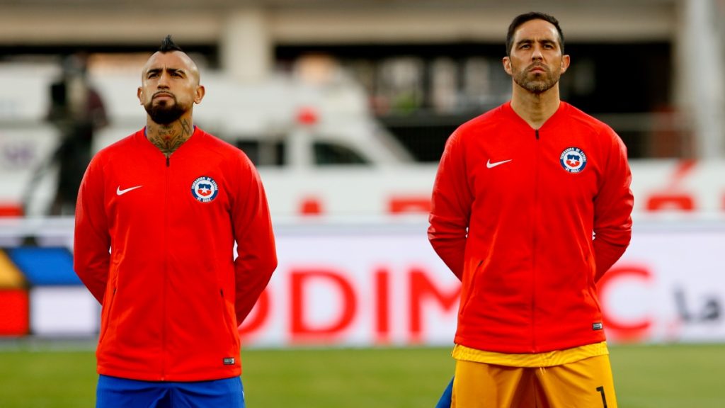 Arturo Vidal Claudio Bravo Chile Peru Web