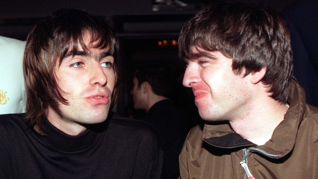 Liam Gallagher Noel Gallagher 1995 Getty Web