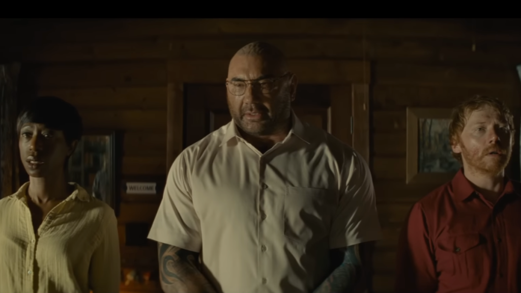 Dave Bautista vai além dos músculos no novo filme de Shyamalan