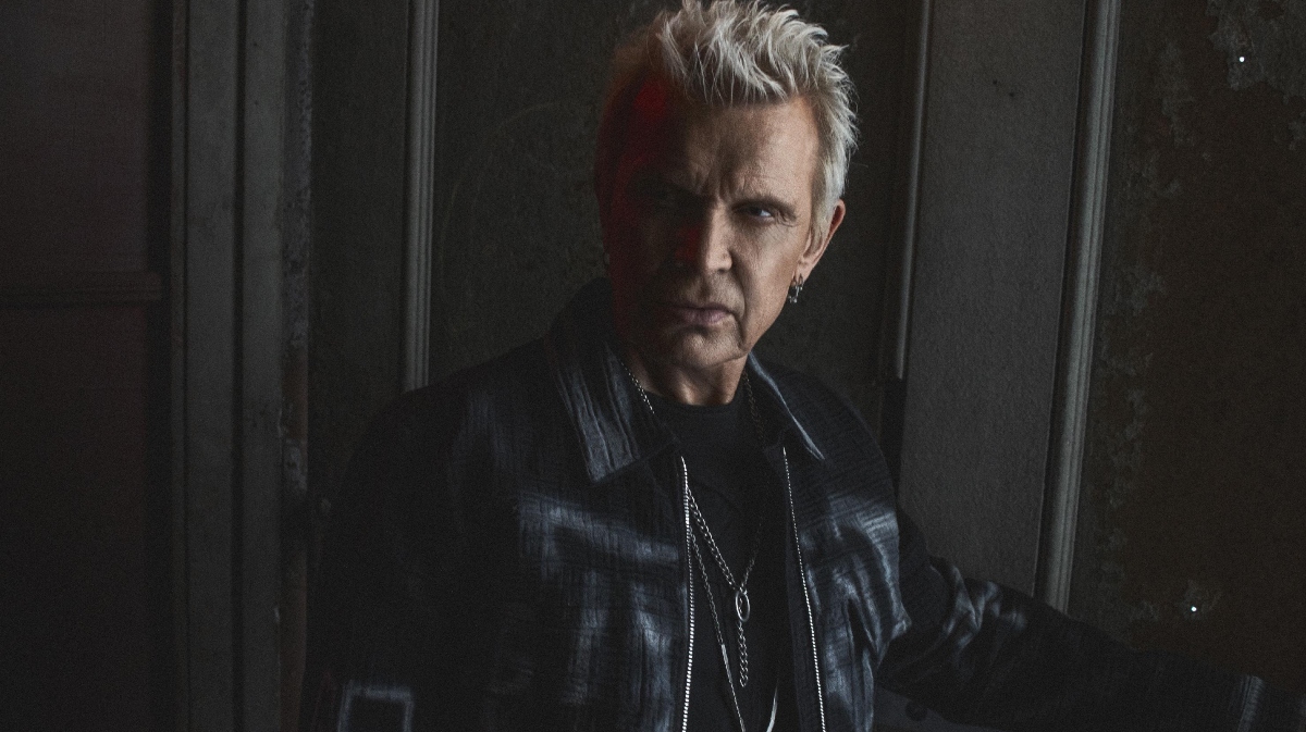 Billy Idol estrenó su nuevo EP "The Cage" y videoclip de "Running From