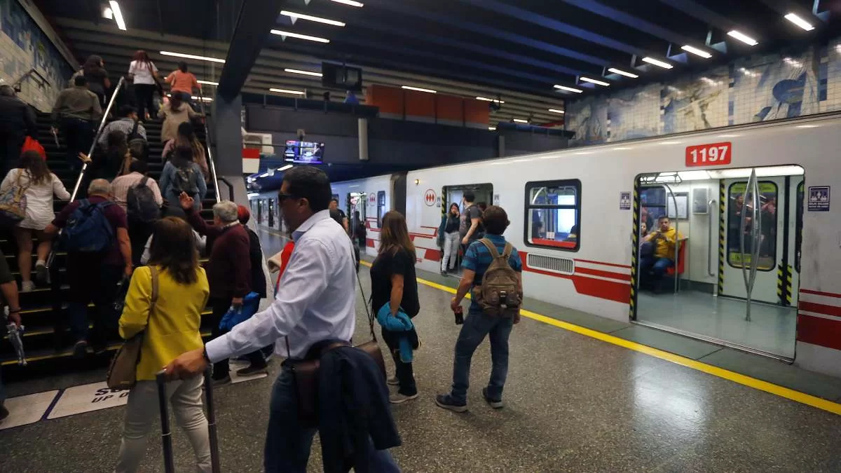 Metro De Santiago Hoy, 17 De Octubre: A Qué Hora Abre, Cierra Y Estado ...