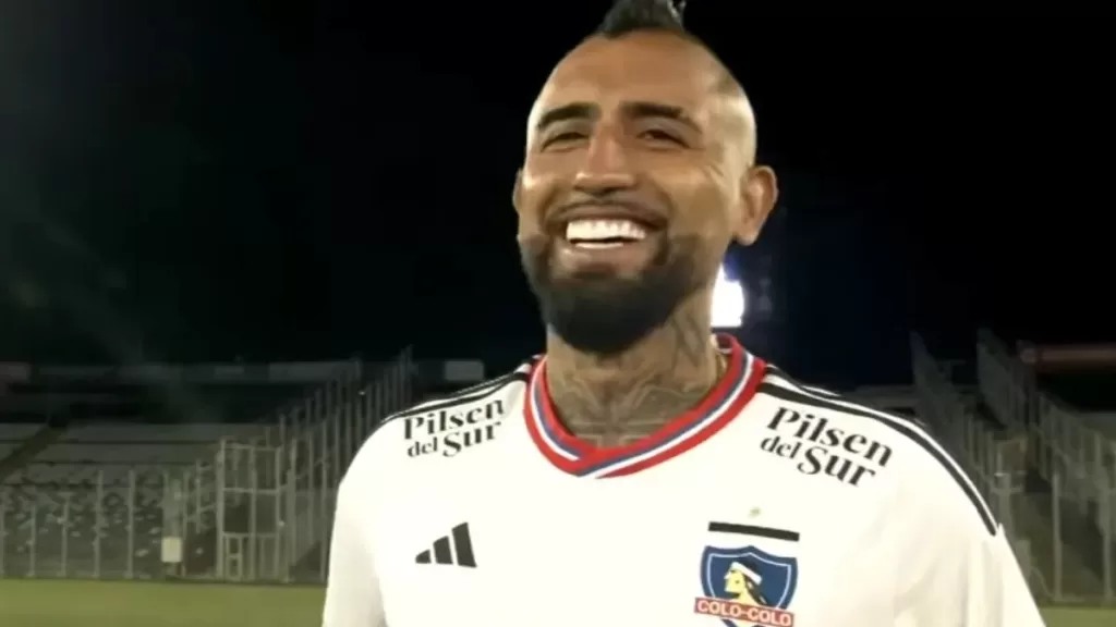 Arturo Vidal Colo Colo Camiseta 02 Web