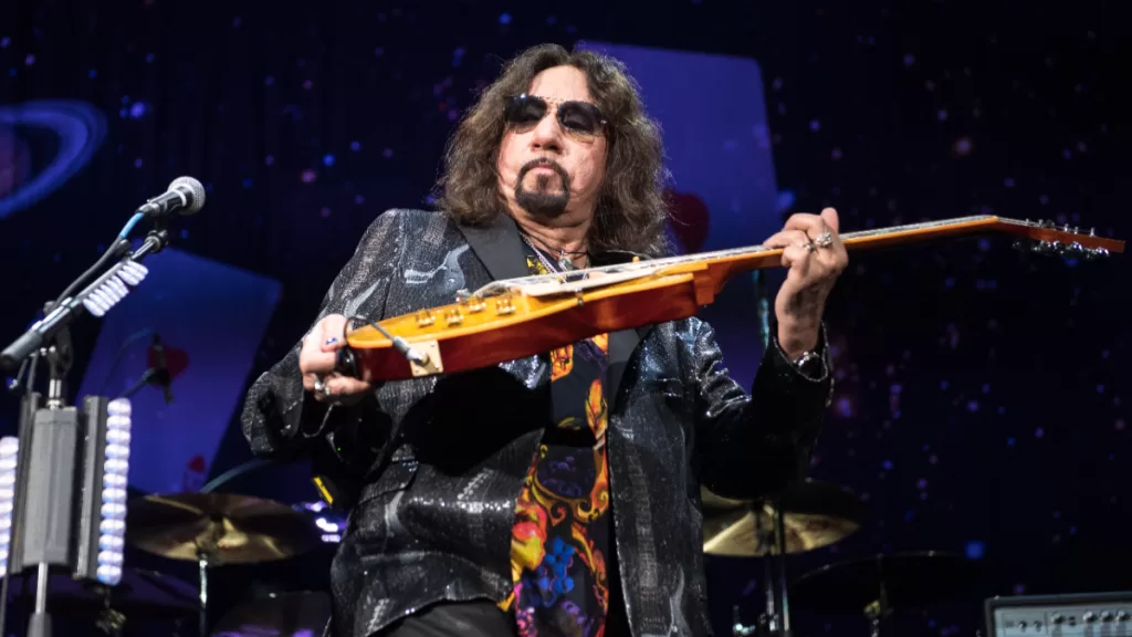 Ace Frehley (1)