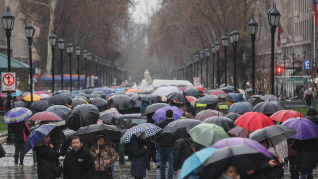 Vuelven Las Lluvias A La RM Anuncian Sistema Frontal En Zona Central