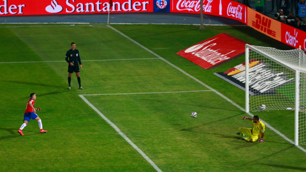 La Pelota Del Penal De Alexis