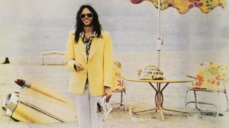 Neil Young 1974 On The Beach Web