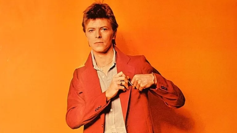 David Bowie 1977 Vertical 02 Web