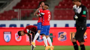 Mauricio Isla Arturo Vidal La Roja