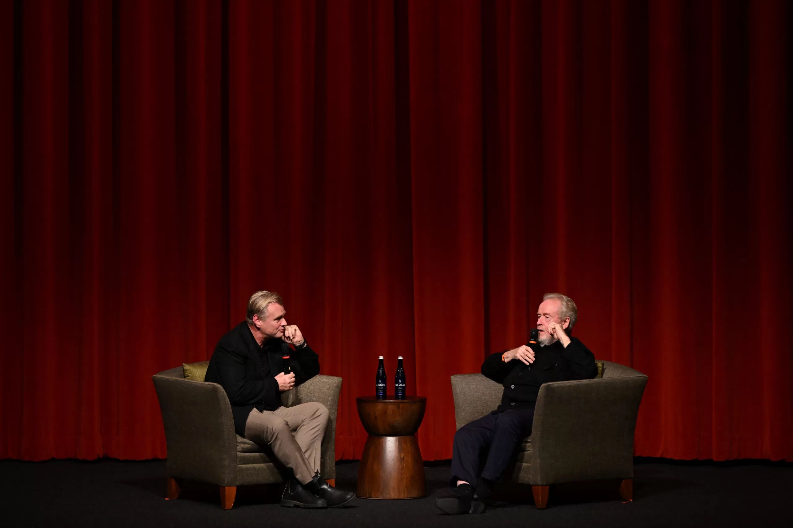 Christopher Nolan y Ridley Scott conversando sobre "Gladiador II". Foto: Getty