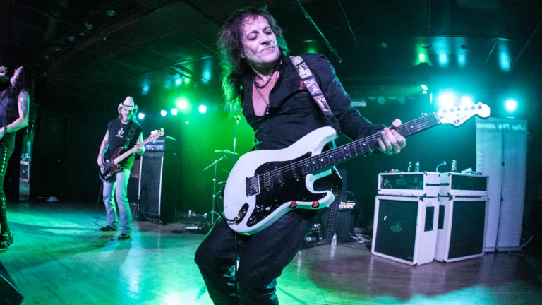 Jake E. Lee últimos Detalles